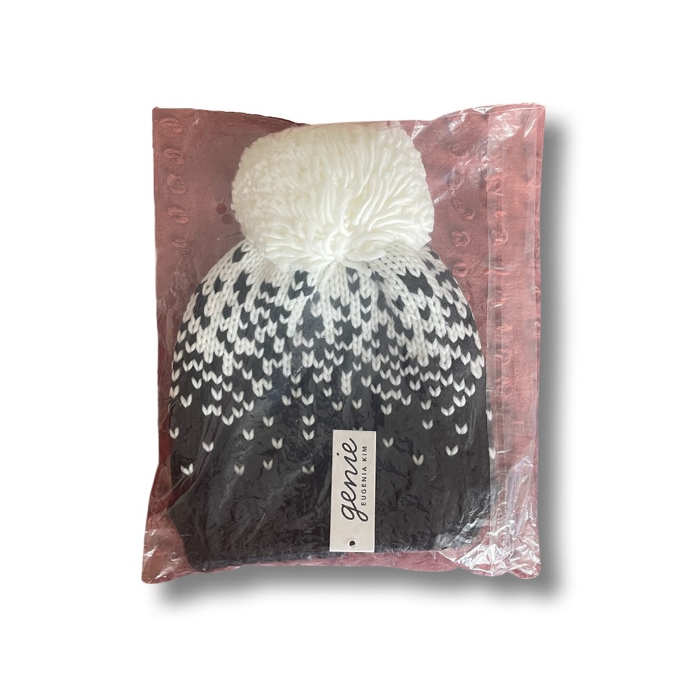 NWT Genie Toque Hat Beanie with Pop Pom in Black and White